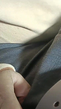 我和我的男朋友独自在家，我穿衣服但不穿胸罩