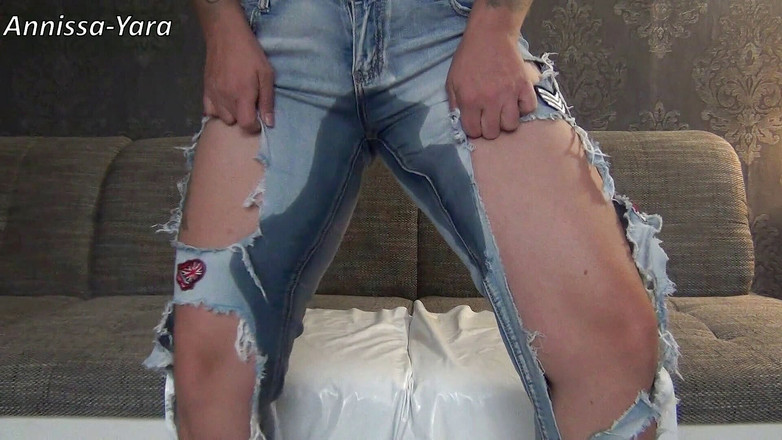 Sinika Skara: 穿着我撕裂的牛仔裤撒尿 - 自然和纯洁