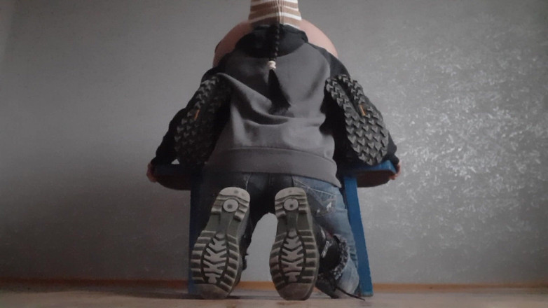 Lesbian-illusion: 私は彼女にアナルセックスの準備をしています