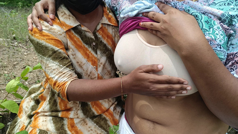 Magilmathi: Percintaan lesbian panas di luar