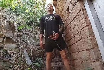 Gangbang straight: Garçon indien nu dans la nature 5