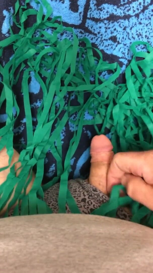 Kinky horny gay bois: Гей сіссі грає зі своїм сіссі клітором