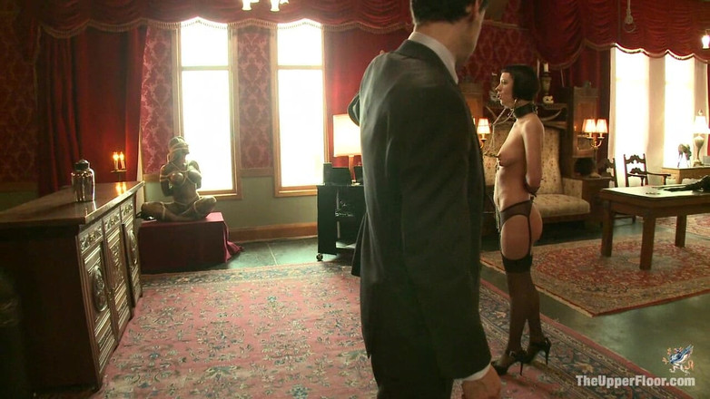 The Upper Floor by Kink: Сервисная сессия: зачистка пола с Torn