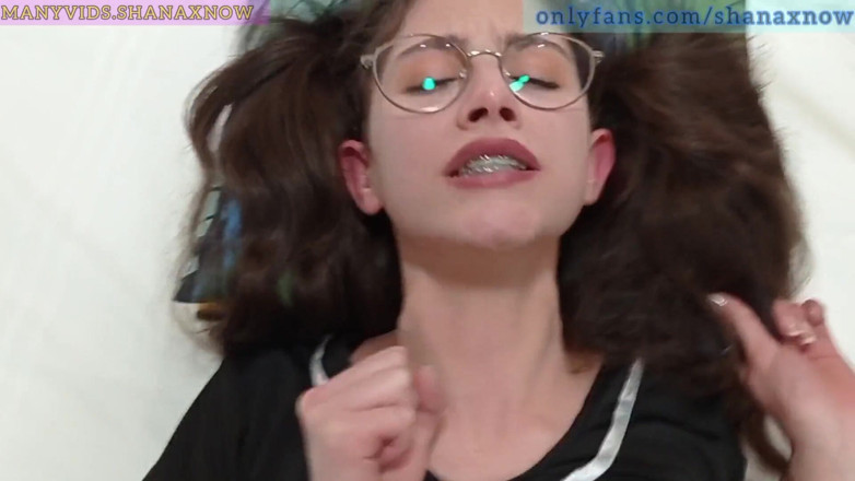 Shanaxnow: Cosplay remaja blowjob sempurna, pancutan mani di muka. Premium