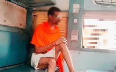 Adolescente paquistaní desnuda en tren