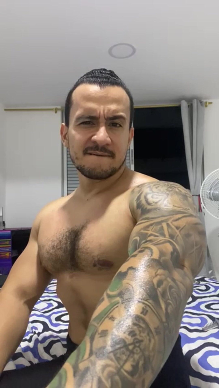 Christian_colombian: 超ムラムラしたラテン系の筋肉崇拝