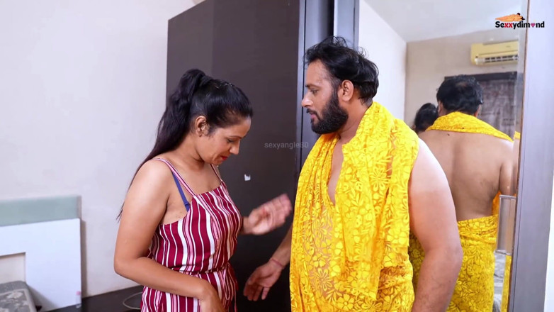 Kilash: 인도 이복 여동생 핑크색 보지 노란색 Saree 배다른 여동생이 이복 여동생과 사랑에 빠지고 그녀를 존나게 따먹어