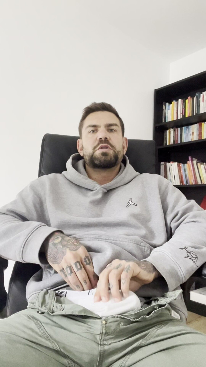 Juan Lucho Gay: Tattooed Spanish Shows Ass and Jerks off