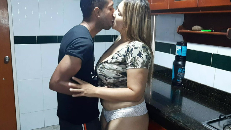 Samara and Javier: Můj nevlastní bratr strčí prsty a jazyk do mé mokré...