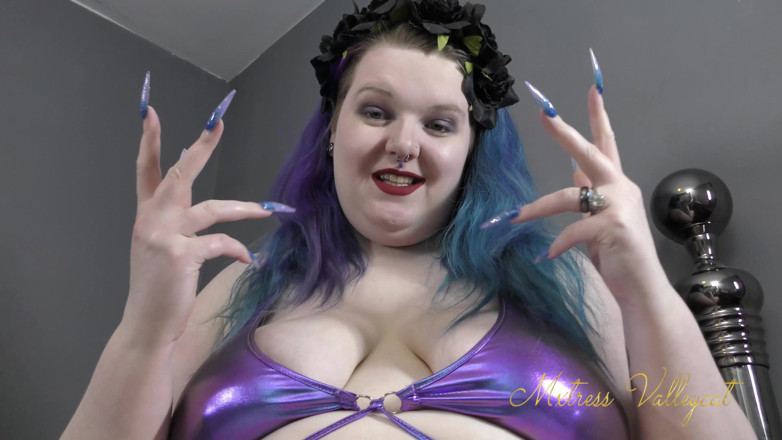 Mxtress Valleycat: Khai thác móng tay màu pastel-goth cực dài