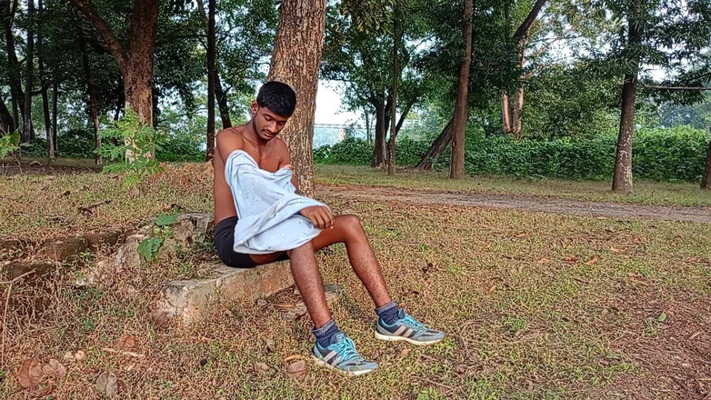 LinearOrnament35: あなたの一口のトレーニングは女の子をあなたの膝の上に置いてください