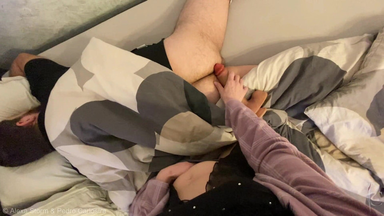 Pedro Carlostra: Сильна фермерська дівчина - німецька фермерська дівчина бере на себе відповідальність після того, як була шокована, коли ловить свого чоловіка за допомогою монстр-ділдо