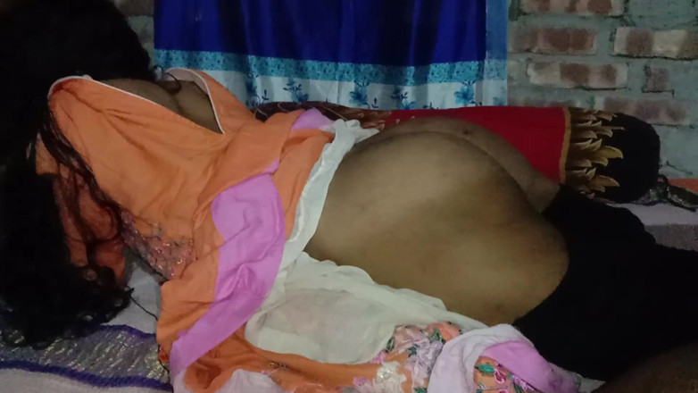 Deshi women: Kali pertama seks teman wanita kolej saya datang ke rumah...