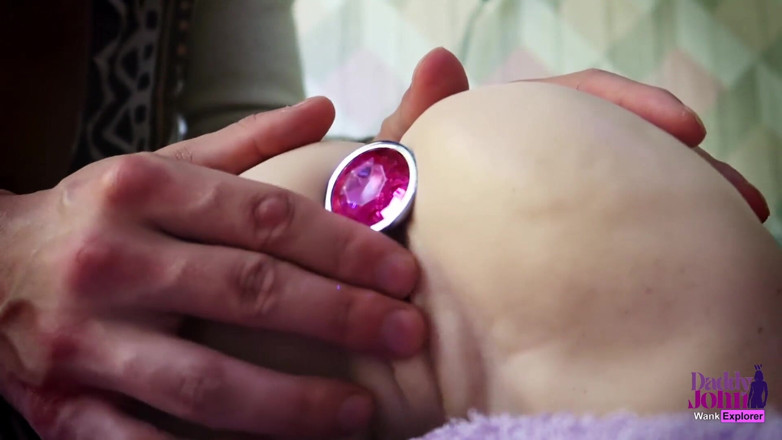 WankExplorer: Tati te fute cu degetul - ejaculează de mai multe ori -...