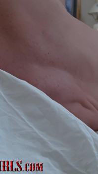 Cuckold, freund hat sein schönes schwarzes zuckerschätzchen zum ficken und filmen geschickt