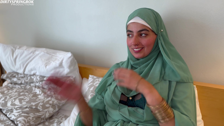 Aaliyah Yasin: Tesettürlü Aaliyah Yasin Josy'den büyük bir sürpriz alıyor