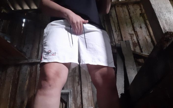 Lesbian-candys: Il villaggio si masturba in una stalla con i suoi...