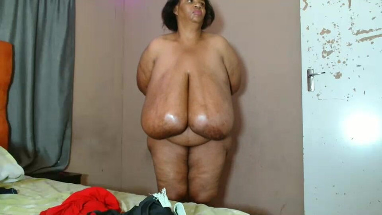 Legendary Booty Overdose: BBW MILF leker med sina monsterbröst