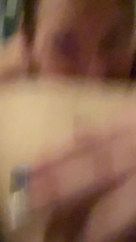 Ei caras gordinhos! Posso fazer isso com sua barriga macia, esguichando e sexy também? Por favor, forme uma fila ordenada!