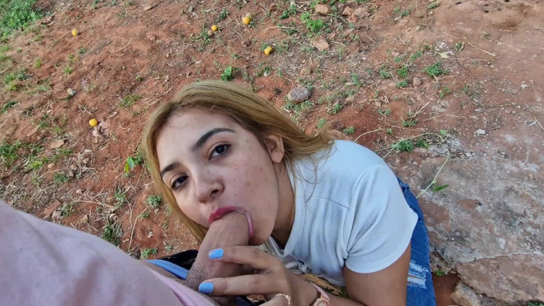 Latinascachondas: Madrid'de parkta halka açık sakso
