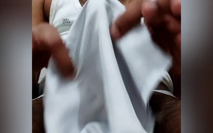 Satin And Silky: Satijnen zijden aftrekbeurt porno - satijnen zijdeachtig wit pak wrijven op...