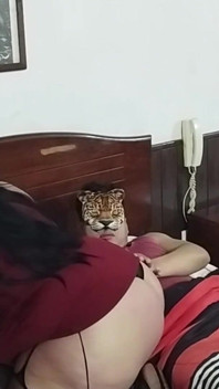 Femeie mare și frumoasă matură se bucură, doar pentru fani cu încetinitorul