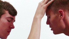 Macho Guys: Teman sekamar muda tahu cara bersantai di tengah"waktu untuk ujian"