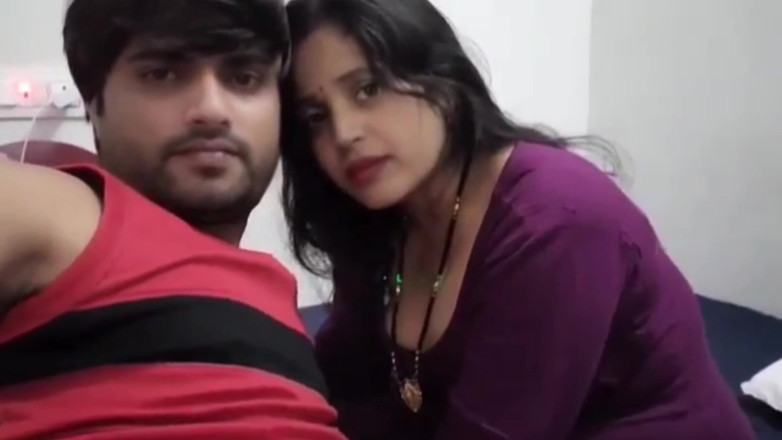 Komalaman: Bhabhi má sex s hindským zvukem