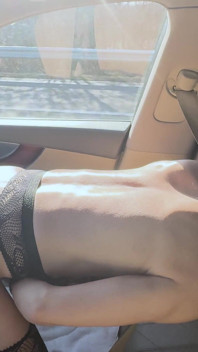 Kristina Grace memancut kencing di dalam kereta saya