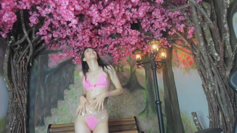 Adhara Hamilton: Bailando Sexo Desnudo
