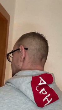 Mamele sexy tatuate sunt copleșite în sex în grup cu aburi