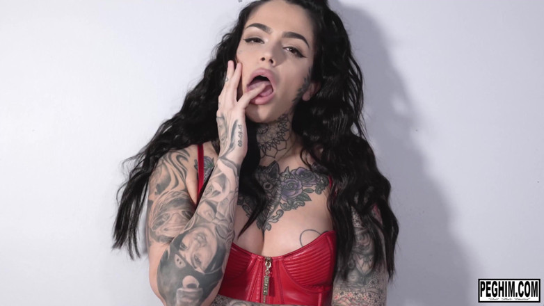 PEGHIM: Leigh Raven aur Michael Vegas