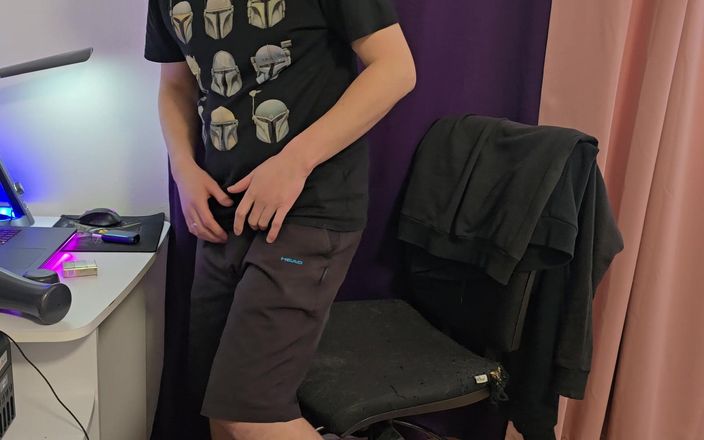 Fap_man93: Nadržený chlap se přivádí k orgasmu pomocí silikonové masturbace kundičky...