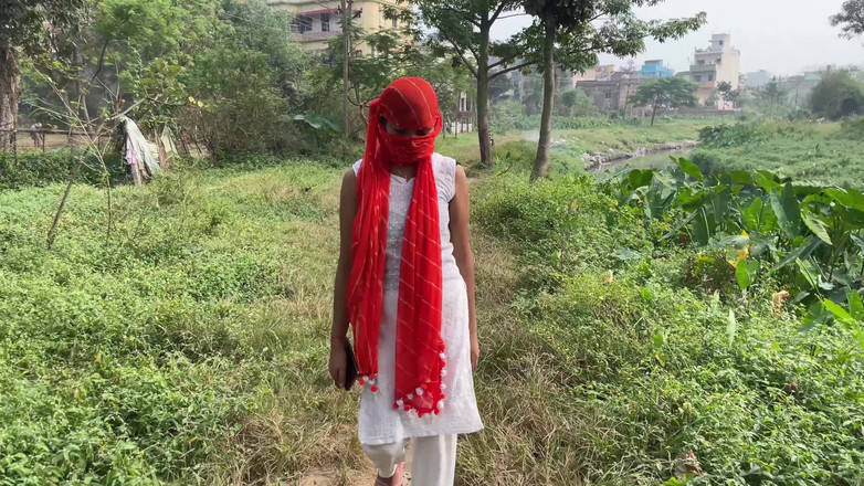 Laxmi Kumari hot: ジャングルとカップルセックスで点滅するマンコ