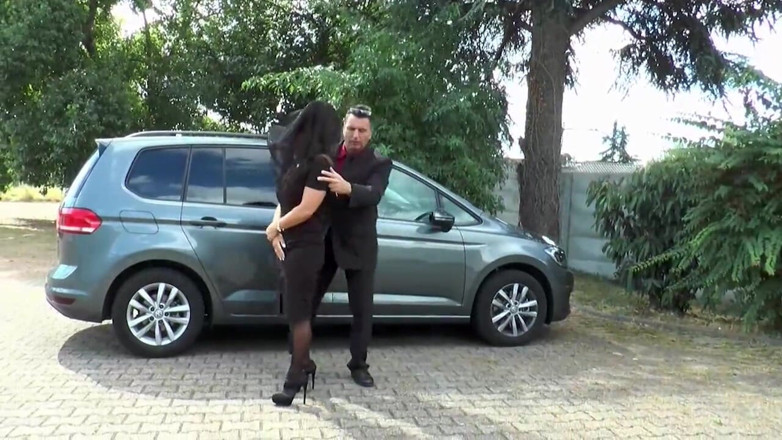 Deutschland porn: Nadržené ženy v domácnosti touží po velkých tvrdých ptácích svých manželů...