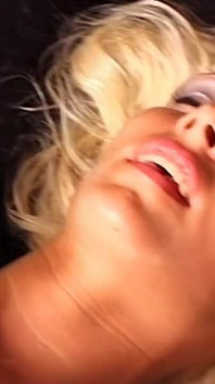 MILF ร้อนแรงในความเสียวสุดขีด: มาเล่นกับฉันสิ!