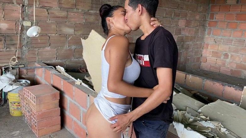 Yeison: Me follo el delicioso culo de mi jefe por primera...