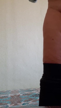 Kiedy nie jesteśmy w domu, nasza gospodyni masturbuje się