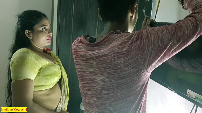 Indian Xshot: Młody mechanik telewizyjny rucha rozwiedzioną żonę