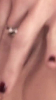 Pizde strâmte - scenă cu țâțe mari -1_busty matură sexy brunetă se bucură de un vibrator până la orgasme