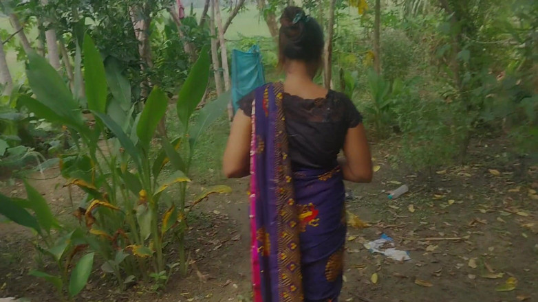 Pooja raniji: Pooja Bhabhi Di Luar Taman - Video Kongkek Panas