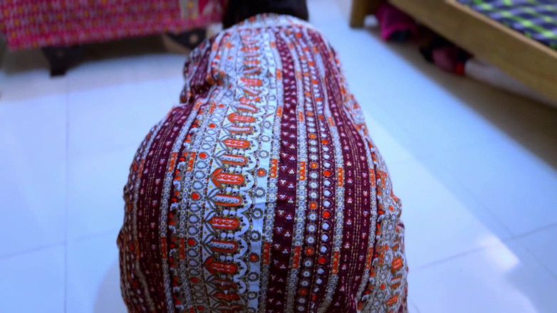 Aria Mia: Bella matrigna bollente egiziana bloccata dentro il tavolo ora vuole...