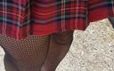 Skittle uk: Jugando en medias de red y falda