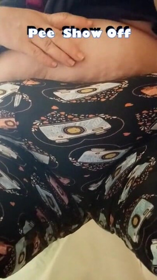 BBW nurse Vicki adventures with friends: Pamer kencing