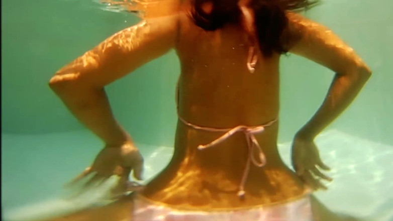6-movies: 2 filles sous l'eau - 2 scènes en 1