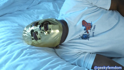 Geeky Femdom: Adorarea femeii minunate