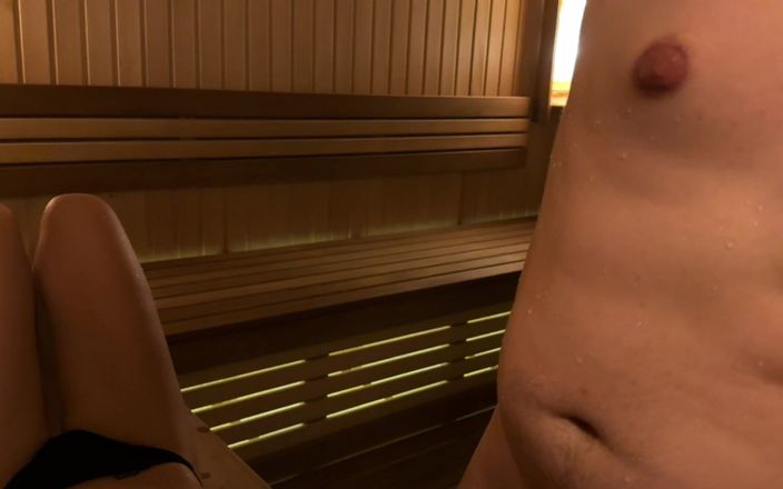 Home video live: Ho incontrato uno sconosciuto in una sauna vuota parte 1