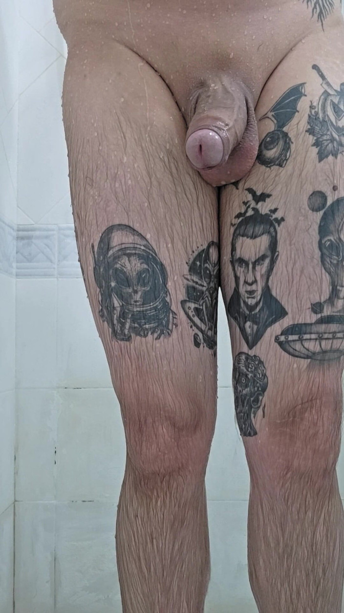 Lkdick8: Chubby duşta mastürbasyon yaparken yakalandı