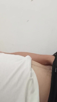一緒に訪れたゲストをオナニーする。