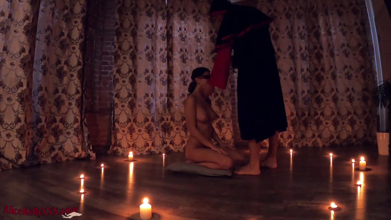 Alice KellyXXX: Dívka hluboce kouří, tvrdě šuká a polyká sperma při démonském rituálu -...